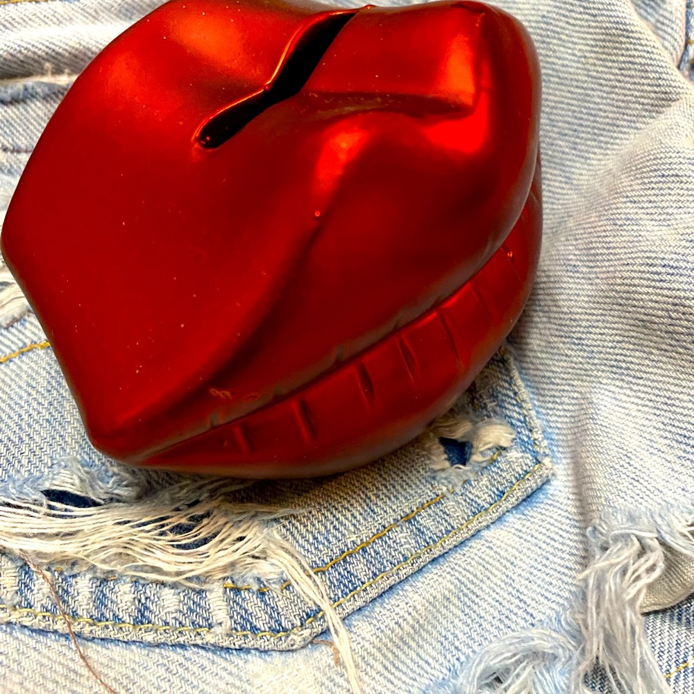 NEW! Ceramic Red Lips bank